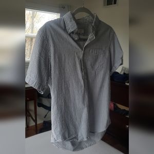 Club Monaco short-sleeved seersucker button-down pullover, size XS